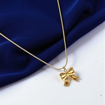 Chunky Gold Bow Pendant Necklace
