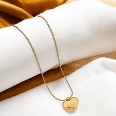 ANTI TARNISH GOLDEN TRENDING HEART LOCKET  PENDANT  CHAIN