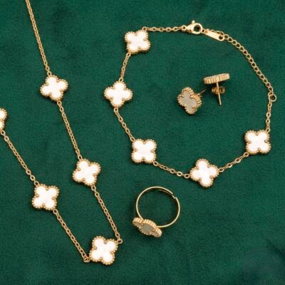 WHITE CLOVERSET WITH BRACELETS,EARRING AND FINGER RING