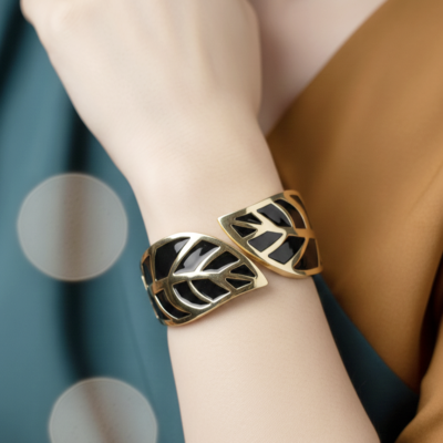 GOLD PLATED BLACK ENAMEL ANTITARNISH LEAF KADA