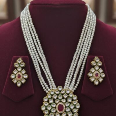 PEARL NECKLACE UNIQUE DESIGN