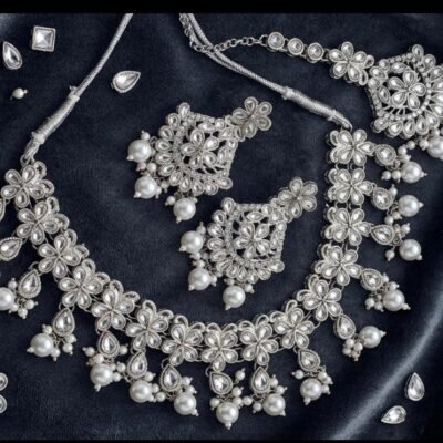 SILVER PEARL KUNDAN NECKLACE WITH  TIKKA KN12